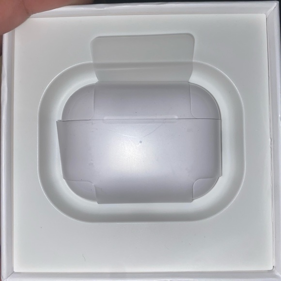 AirPods - Picture 5 of 6